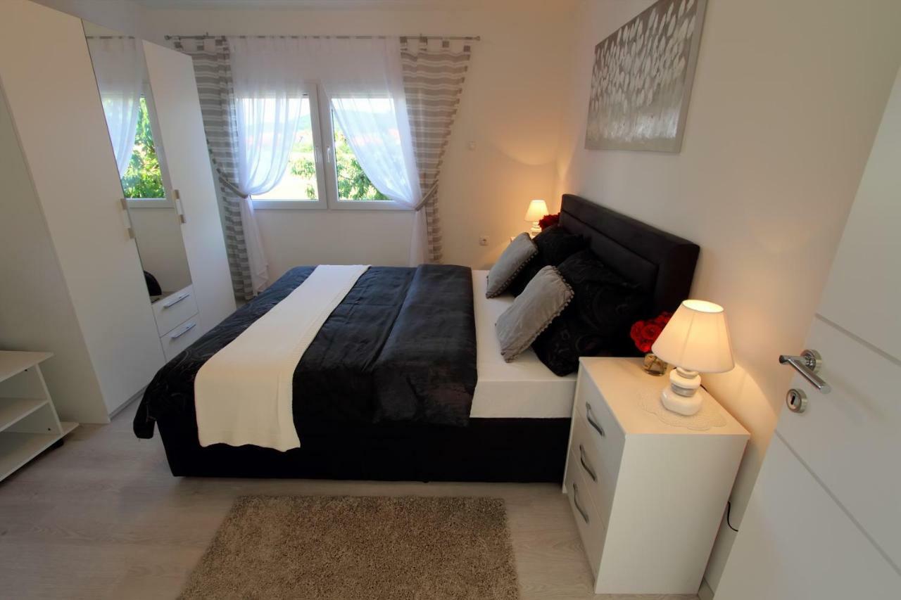Apartman Ana Apartment Otocac Exterior photo